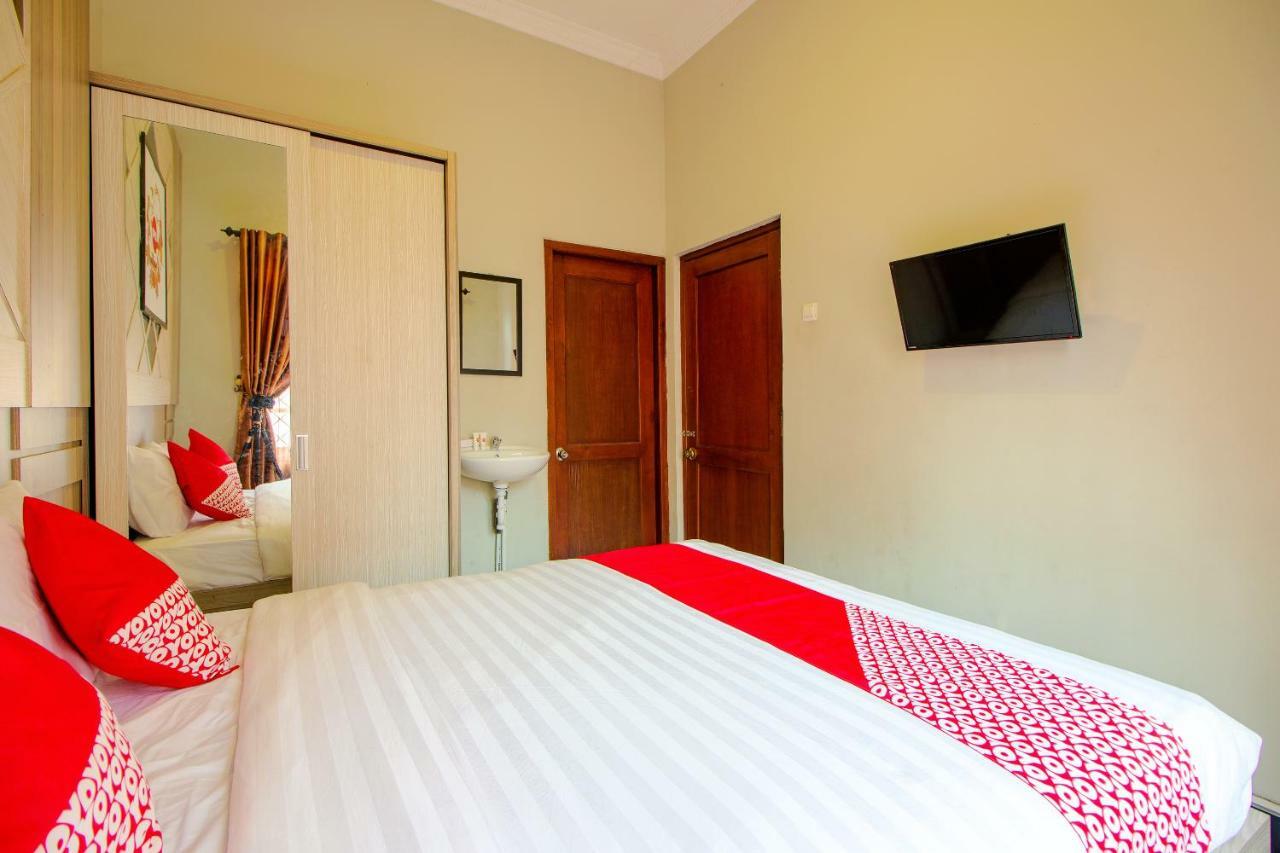 Oyo 1195 The Doctor'S Guest House Syariah Kejayan Eksteriør bilde
