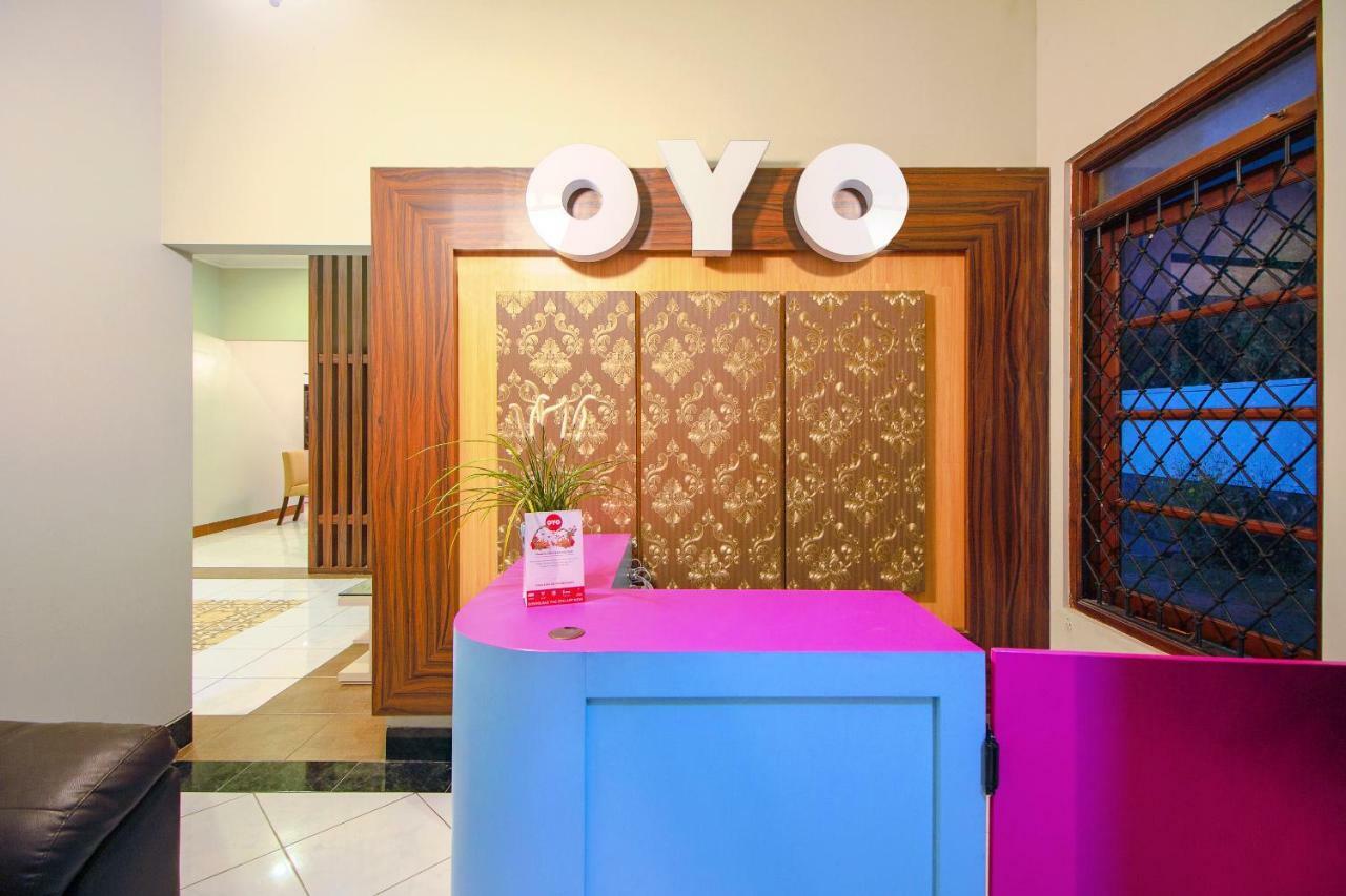 Oyo 1195 The Doctor'S Guest House Syariah Kejayan Eksteriør bilde