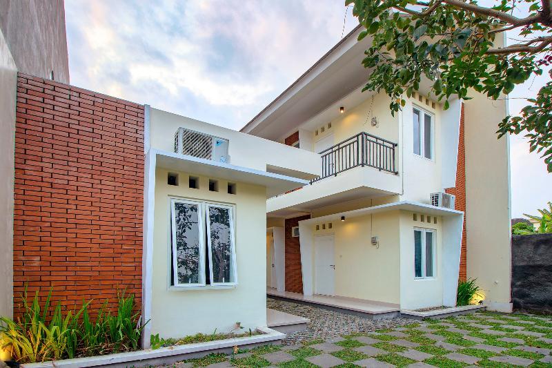 Oyo 1195 The Doctor'S Guest House Syariah Kejayan Eksteriør bilde